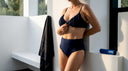 Figura con bikini de top voluminoso