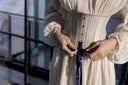 Superposition d'un corset et d'une robe en gros plan